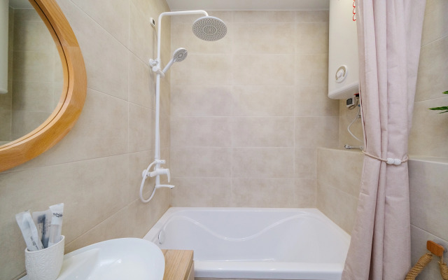 Uyutnaya i novaya studiya v Kudepste Apartments