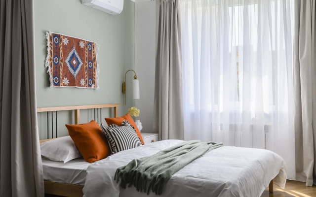Arbat, Zolotoy Kvadrat, Istoricheskiy Tsentr Almaty Flat