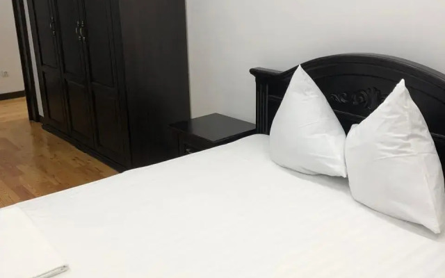 Uyutnaya Kvartira v Tsentre Goroda Flat