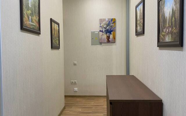 S dvumya spalnyami i balkonom Ajax Na Tyulpanov 41 Apartments