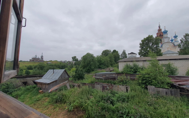 V Starinnom Osobnyake  voskresenskaya - Pamyatnik Provintsialnogo Klassitsizma Flat