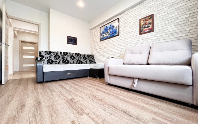 Dlya 8 Chelovek Vozle Aeroporta Flat