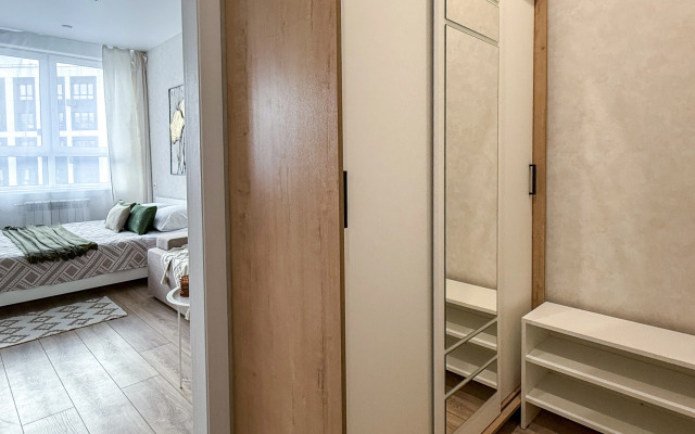 Studiya Beige Flat