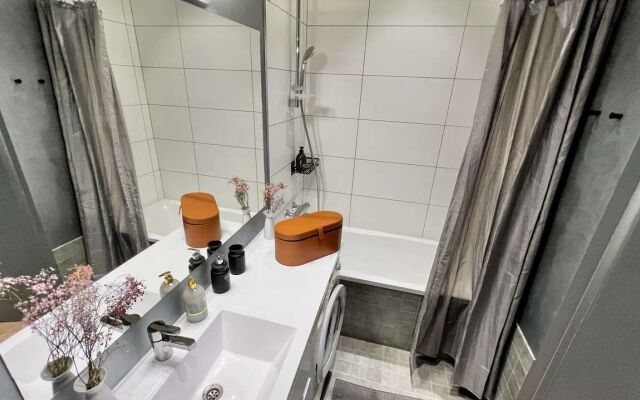 Квартира Студия на Набережнoй Большoй Невки