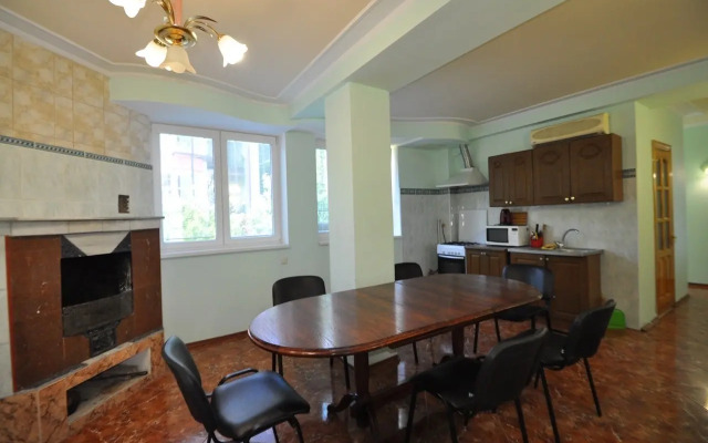Trekhkomnatnye Na Ulitse Drazhinskogo 23v Apartments