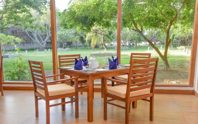 Breeze Pasikudah Resort Hotel