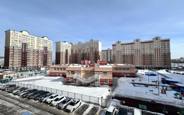 trekhkomnatnaya v tsentre na Pritomskom ryadom s Kadetskim uchilishchem flat