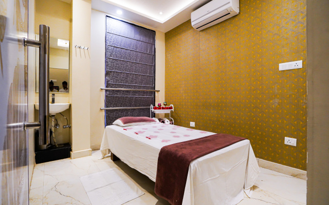 The Golden Apple Hotel