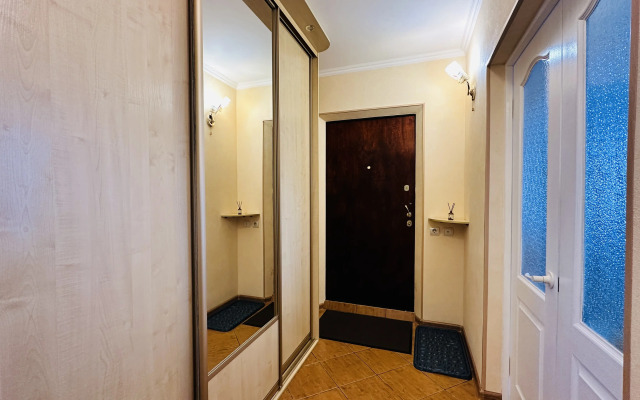Uyutnaya Dvukhkomnatnaya Nedaleko Ot Trk Planeta Flat