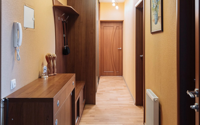 Prostornaya I Uyutnaya Dvukhkomnatnaya Flat