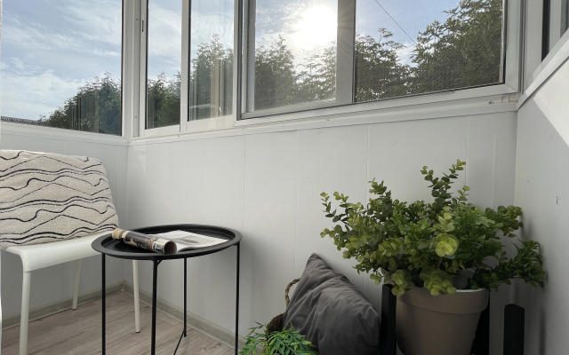 Na Novoluchanskoy Vozle Kremlya Flat