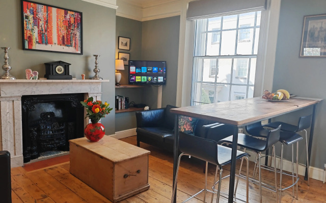 Historic Winchester Apartment
