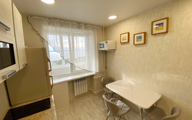 Апартаменты на проспекте 100летия 46а с видом на море