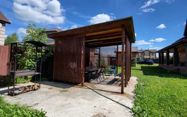Na Klenovoy Ulitse Private house