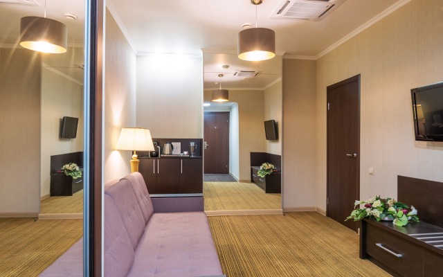 Diplomat Hotel