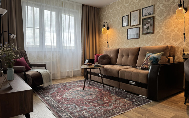 Semeynaya Retro s Vidom na Les Flat
