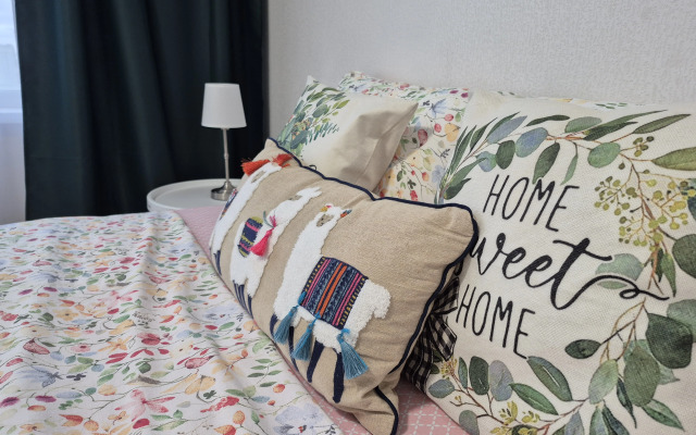 Квартира 1 комнатная улица Лучистая 8