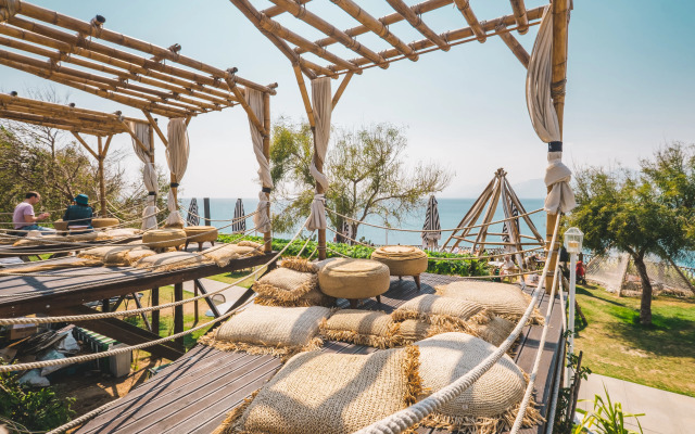 Lucky Monkey Hotel