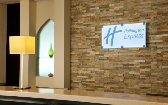 Holiday Inn Express Dubai Internet City an IHG Hotel