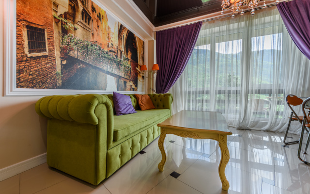 Oplot - Semejnye s balkonom 6 Apartments