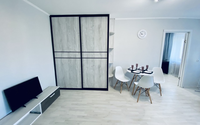 Dvukhkomnatnaya kvartira vozle Kremlya Flat