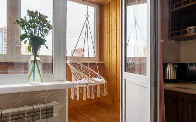Semejnaya Dvuhkomnatnaya u Zooparka s Gamakom na Lodzhii Flat