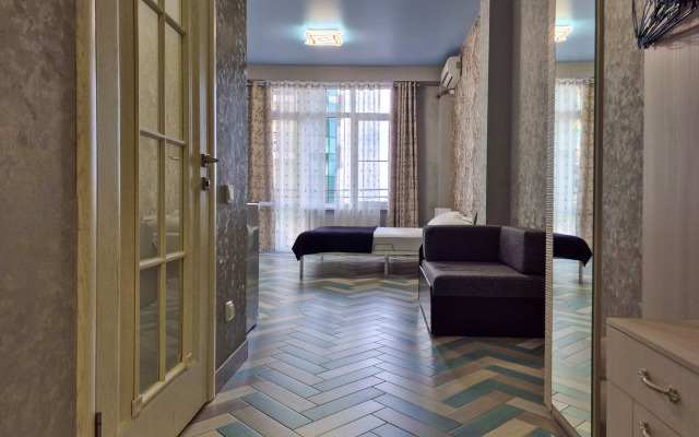 Квартира на Белорусском переулке, 1