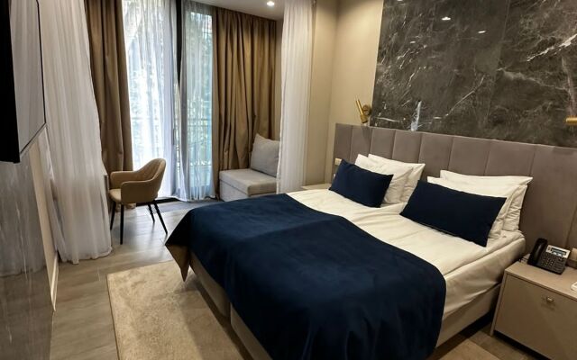 Uyutnye s Terrasoy Apartments