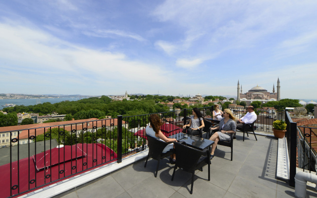 Agora Life Hotel - Image 6