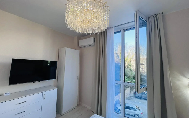 Квартира 1-комнатная квартира с дизайнерским ремонтом с бассейном