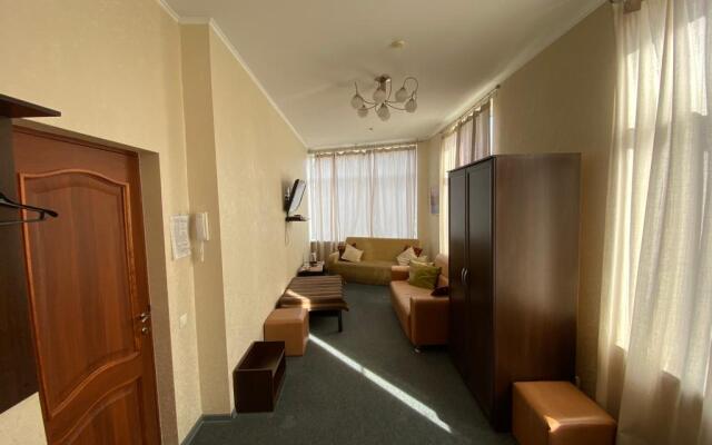 R House Mini-Hotel