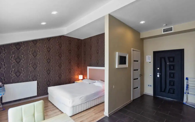 Отель Diplomat Suites