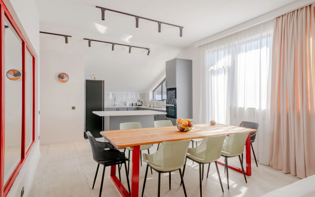 Trekhkomnatniye Niabi Mansard Apartments