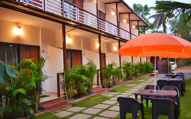 Hotel YogiTree beach Resort & Cafe