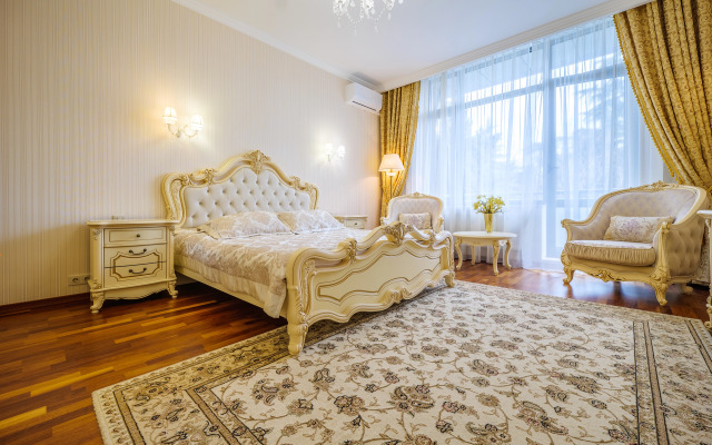 Апартаменты Роскошная квартира Классика с видом на парк