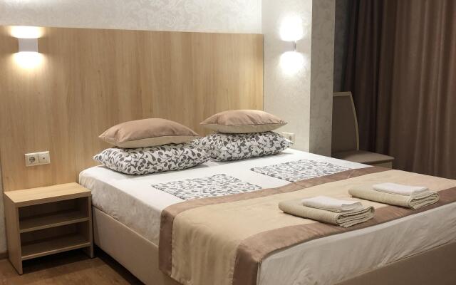 Tri Sezona Hotel