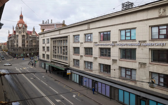 Dvukhkomnatnaya V Tsentre Sankt-Peterburga Dlya 8 Gostey Flat