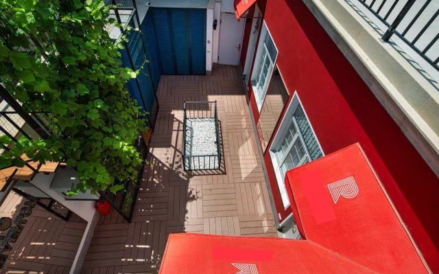 R Studios Private Garden Old Baku Guest house
