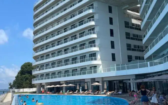 Apartamenty na plaze s vidom na more Bambo Bic Cihisdziri