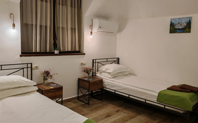 Blur Inn Gallery Hotel