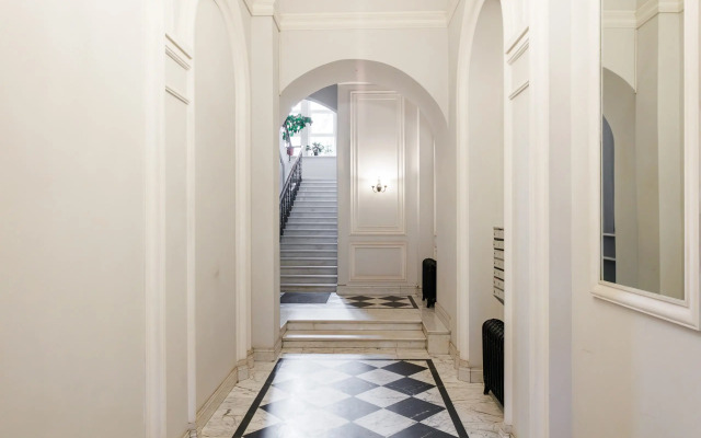 Vidovye na Bolshoy Konyushennoy Apartments