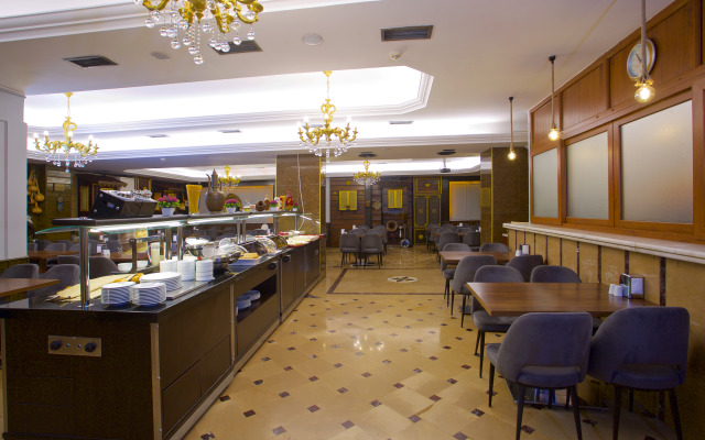 Grand Ant Hotel