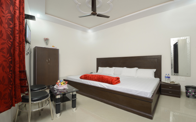 Raj paradise Hotel