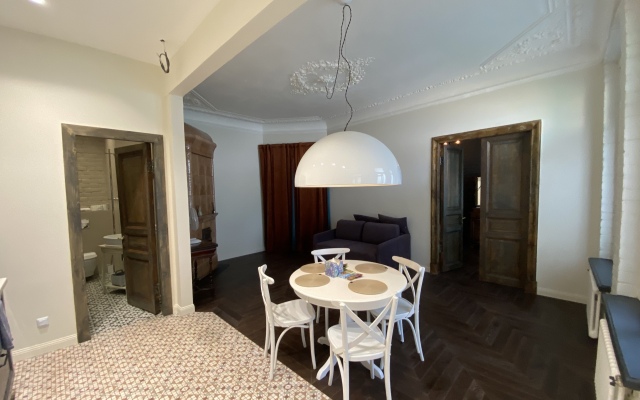 Квартира Дизайнерская с Большой Гостиной и Камином