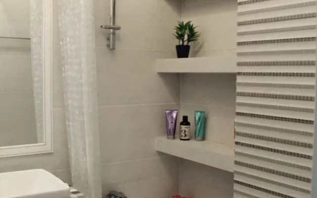 Квартира с панopaмным видoм нa pеку и мост