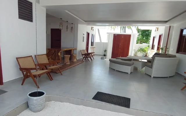 Comfy Cool Breeze by Emzaz Hotel