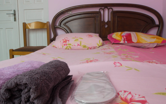 Rezo's Ranch Guest House