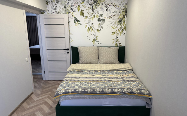 Dve Krovati I Divan Na Tsentralnom Rynke Flat