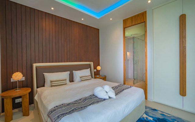 Luxury Infinity Pool Villa in Nai Harn Villa