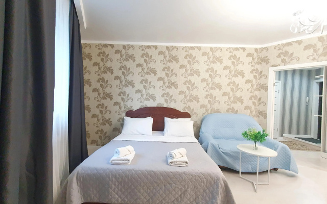 S 2-Mya Krovatyami I Odnomestny Divan V Tsentre Astany Apartments